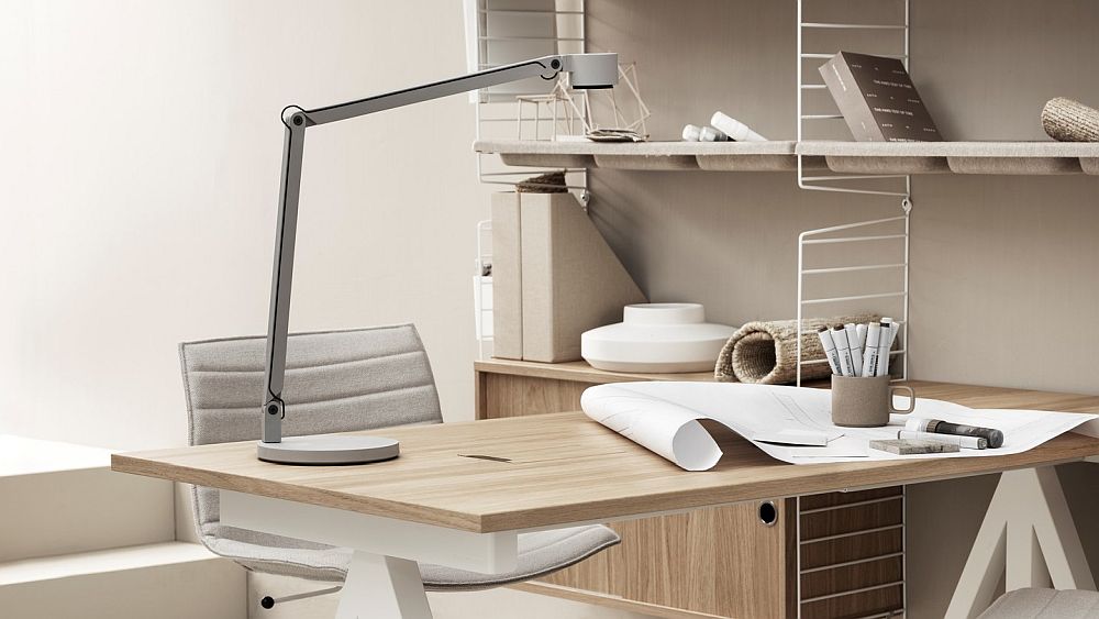 Oak-table-and-finishes-add-wramth-to-this-contemporary-home-office-setting-from-String-12340