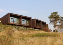 Smart-cantilevered-design-of-the-wooden-cabins-at-the-hotel-68813-217x155