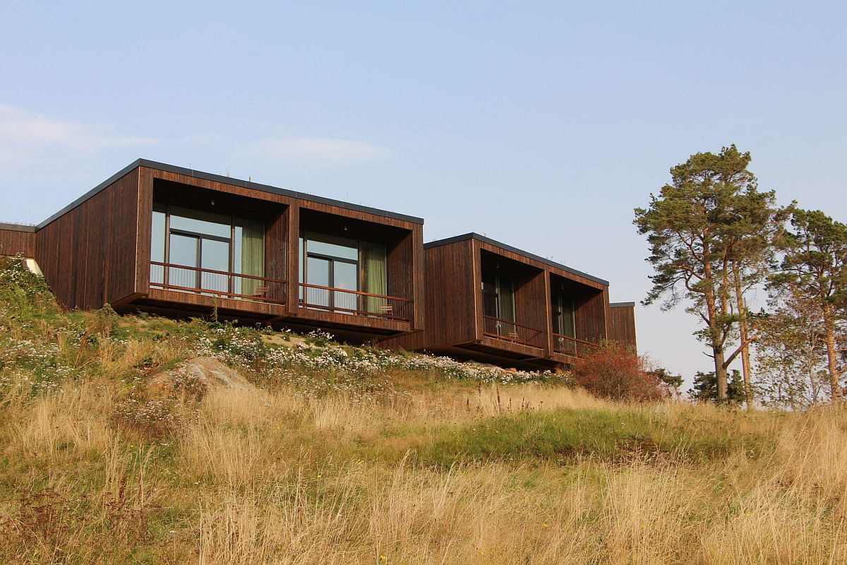 Smart cantilevered design of the wooden cabins at the hotel