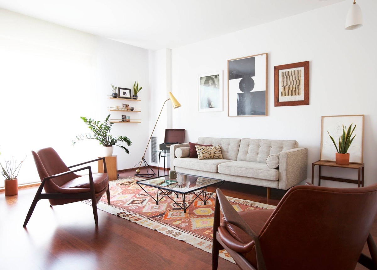 living room with large leather chairs and geometric bohemian rug