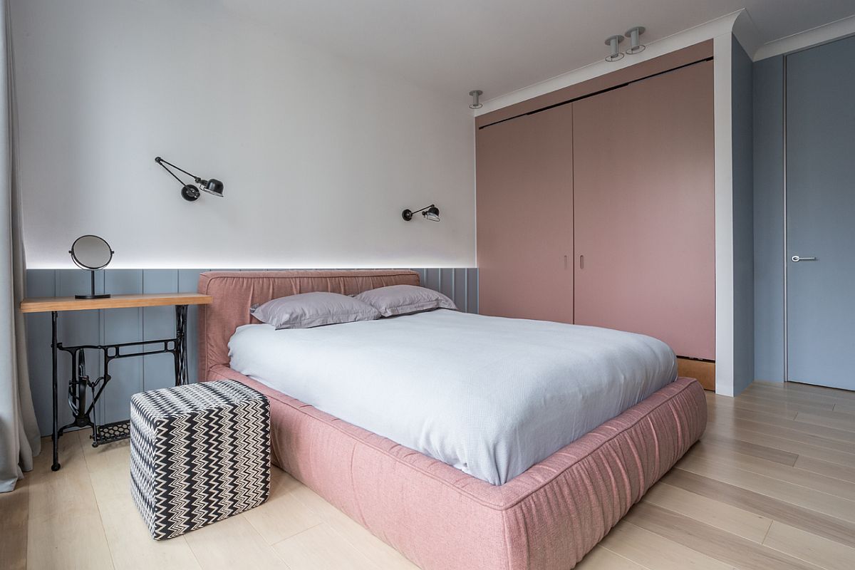 darker-shades-of-pastel-pink-are-combined-with-blues-in-the-bedroom-seamlessly-23783