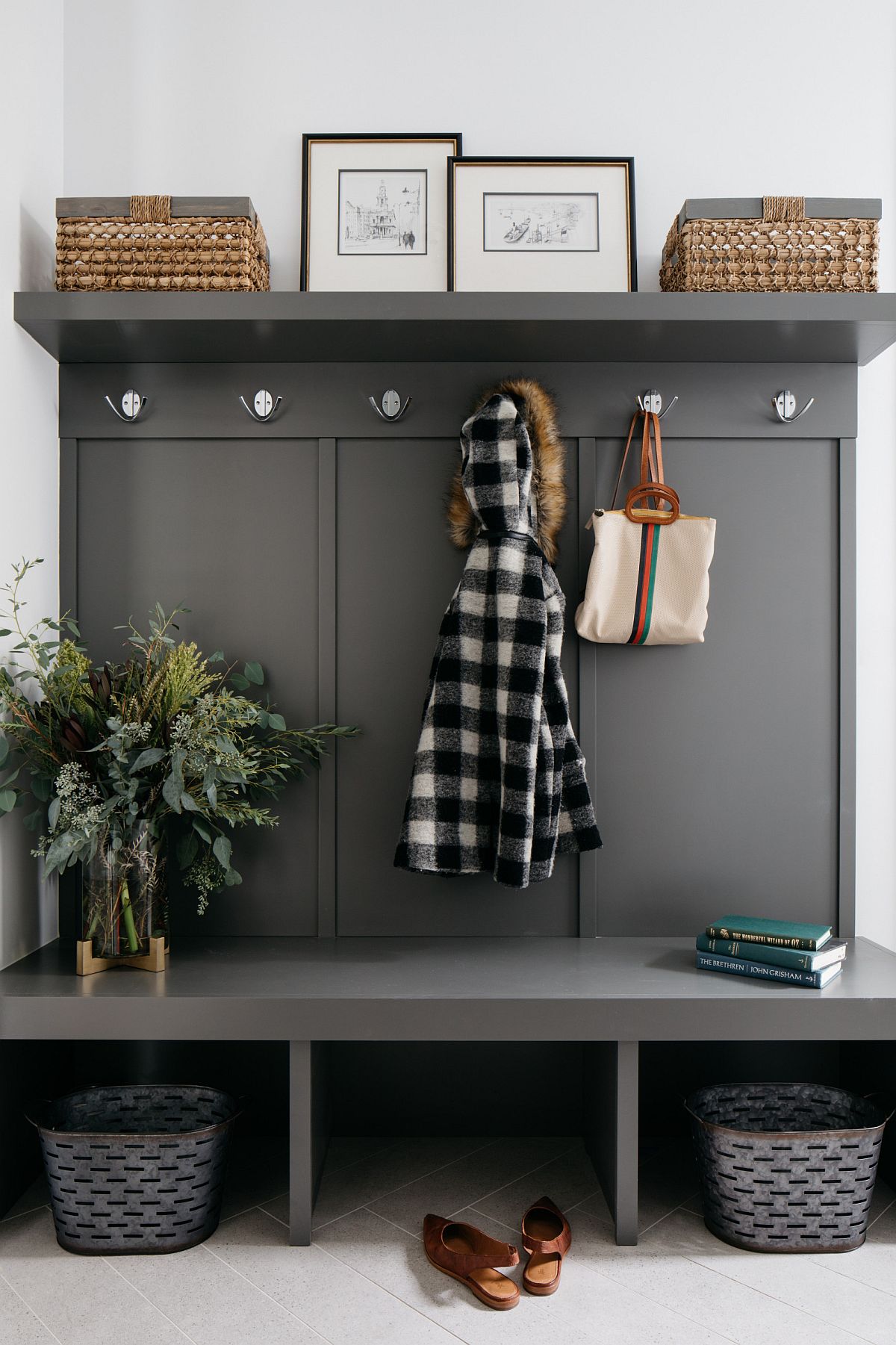 Dark-gray-custom-unit-for-the-entry-adds-modernity-to-the-small-space-82089