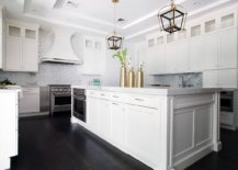 Fabulous-hood-in-this-kitchen-blends-in-with-the-backdrop-29707-217x155