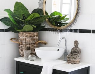 Be the Perfect Host: Powder Room Design and Color Trends for the New Year
