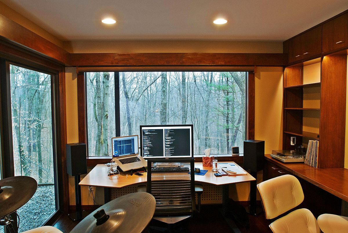 Forest outside becomes a part of this cozy and woodsy home office