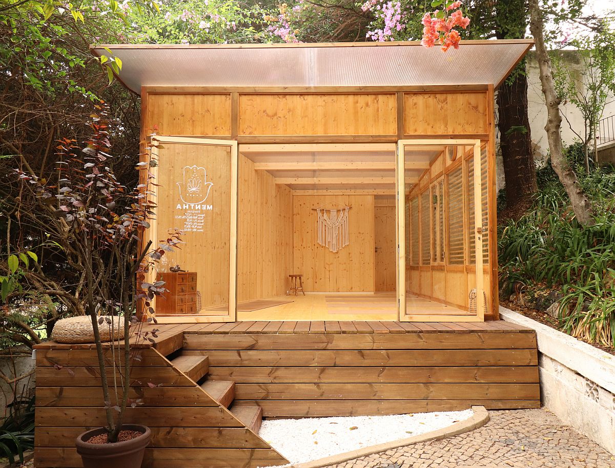 Serene-and-space-savvy-modern-garden-yoga-studio-in-wood-and-glass-84802