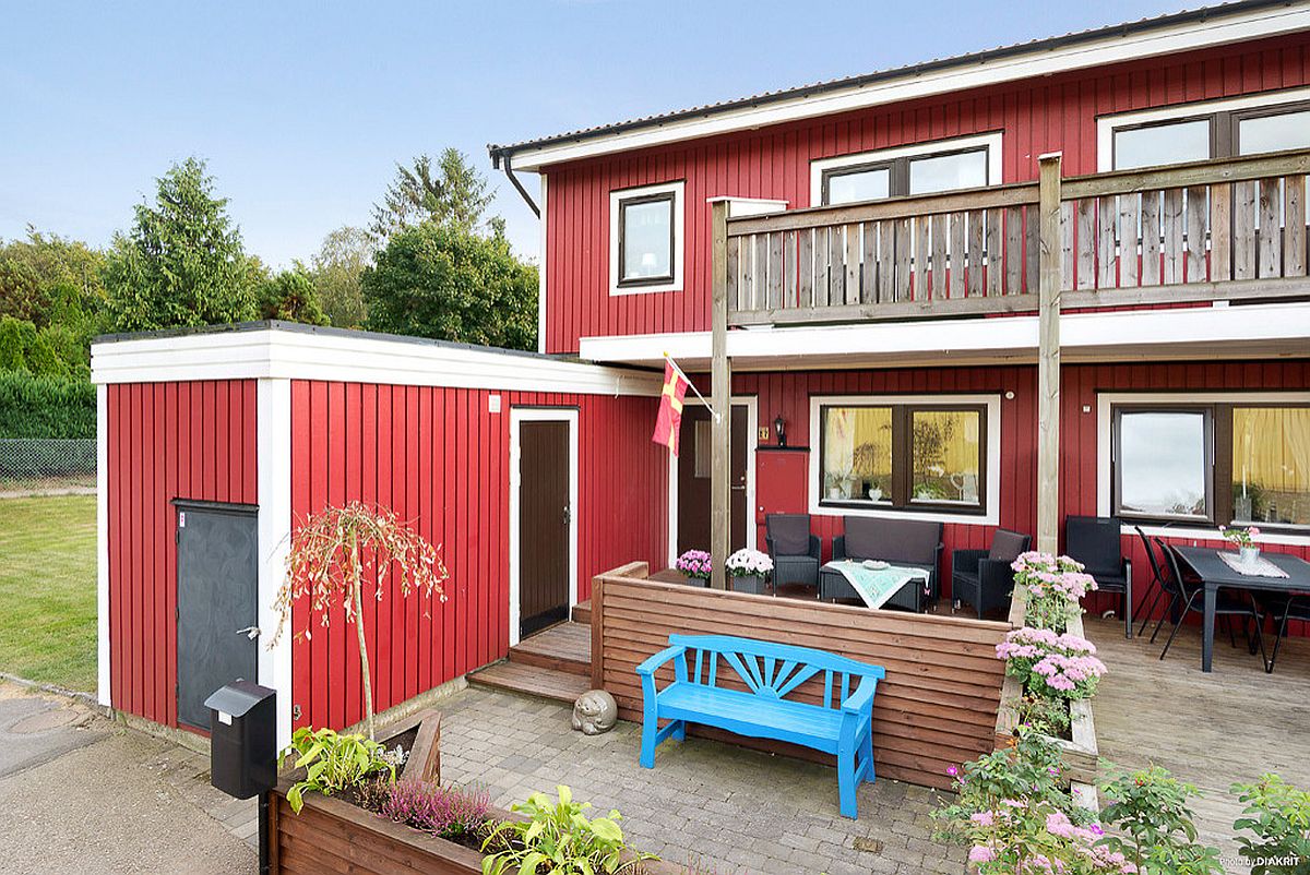 White is the perfect color to bring balance to red and create a charming home exterior