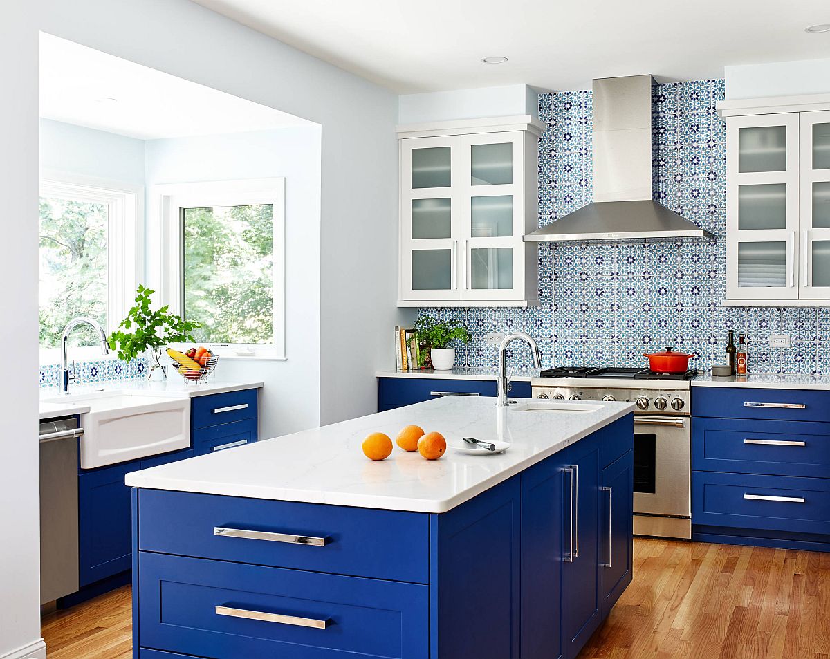 Backsplash with pattern in the kitchen accentuates the blue beauty in this kitchen