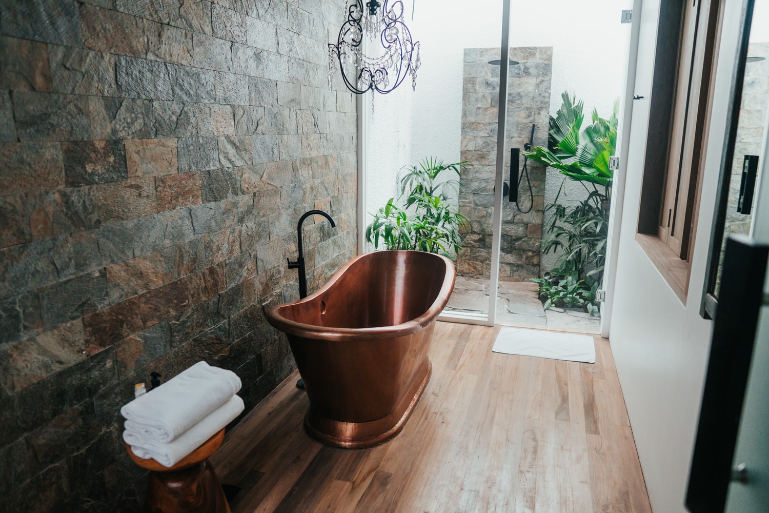 20 Breathtaking Bathroom Floor Ideas, How To Lay Laminate Flooring In A Small Bathroom
