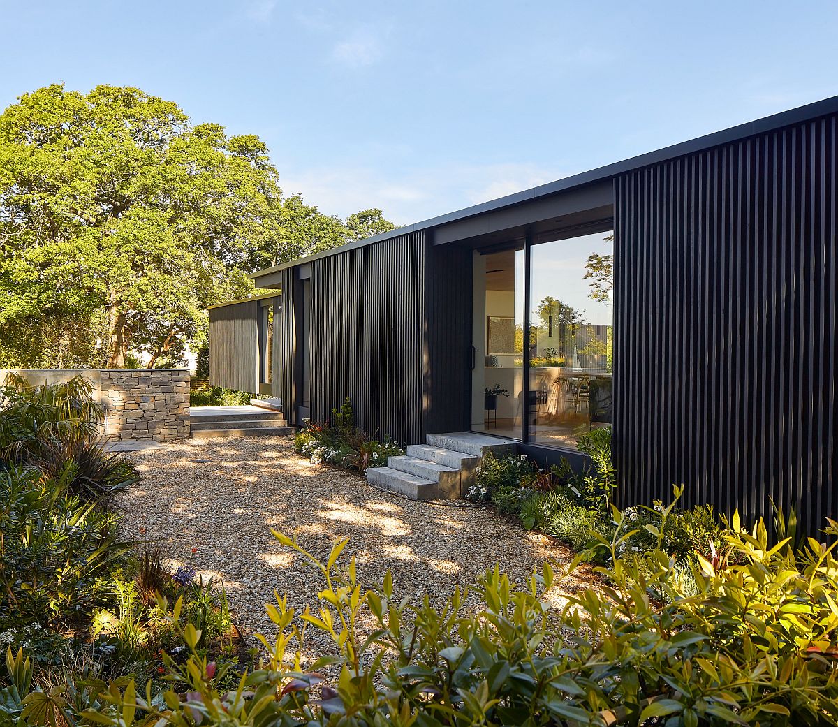 Dashing dark exterior of the house allows it to blend in with the landscape after sunset