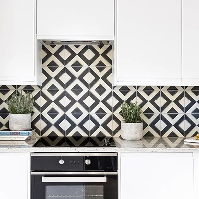 Backsplash dapur ubin geometris