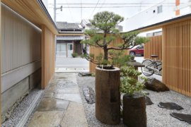 Japanese Garden Hidden Behind Latticed Wooden Doors: A Zen Experience