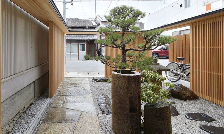 Japanese Garden Hidden Behind Latticed Wooden Doors: A Zen Experience