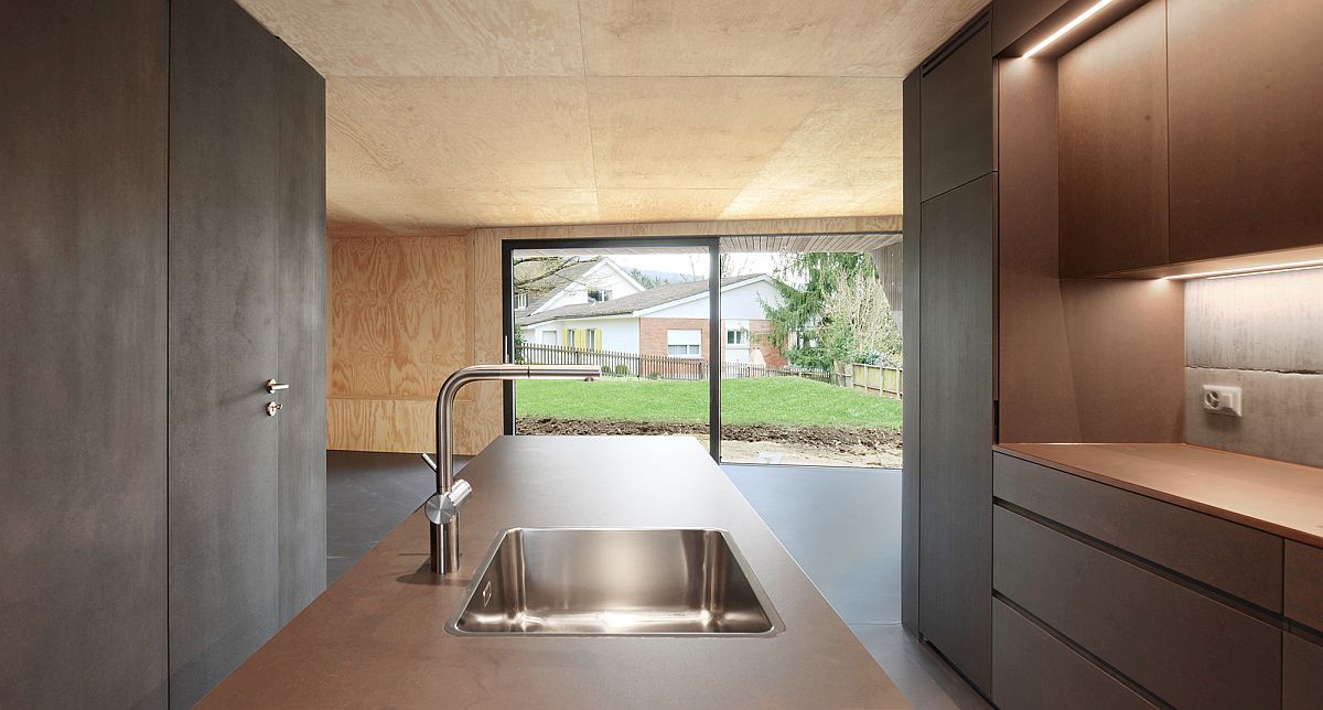 Kitchen of the house with a view of the garden outside