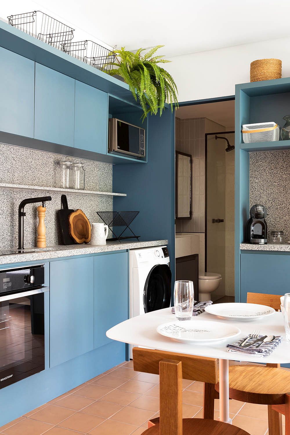L-shaped eat-in kitchen with blue cabinets and granite countertops