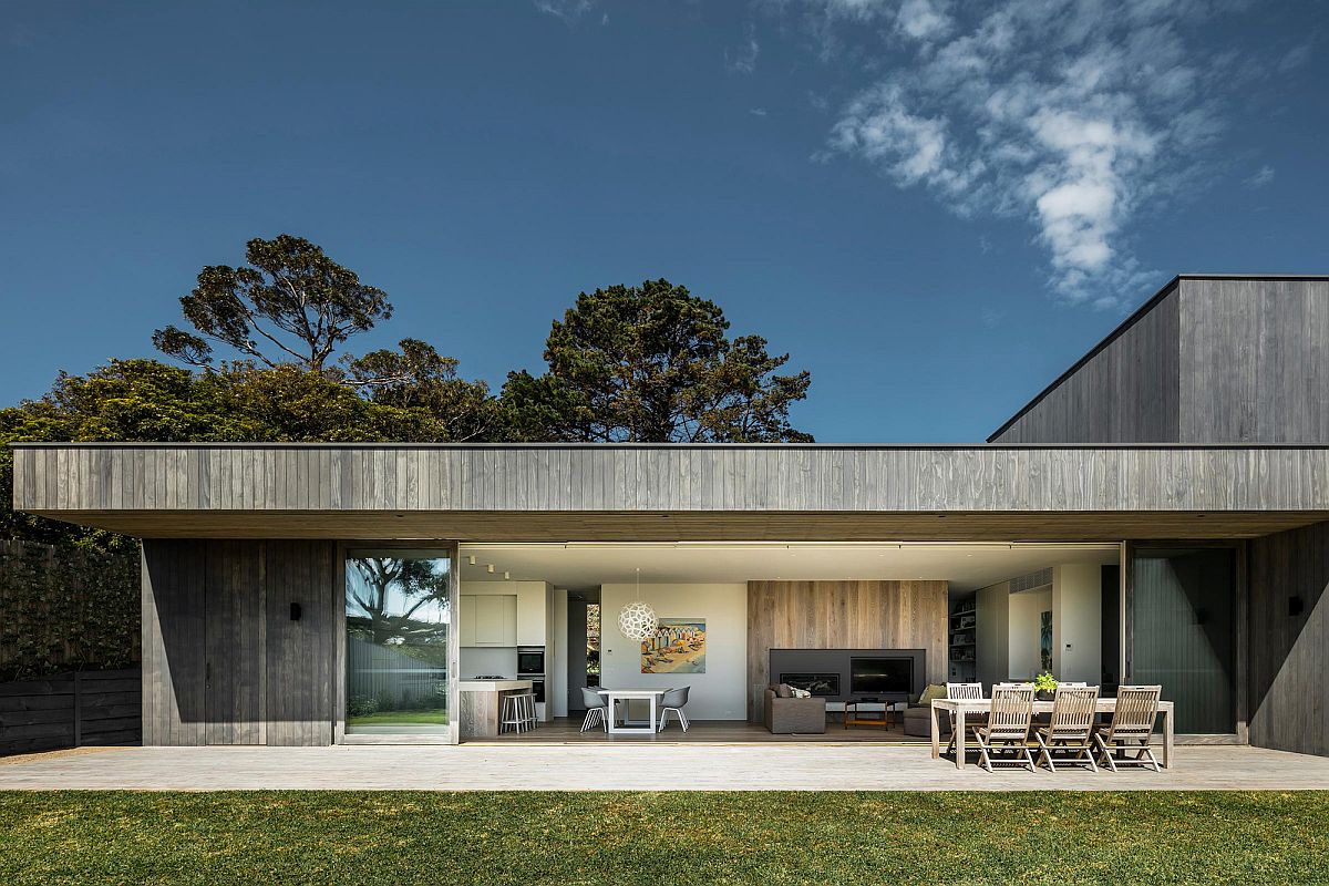 Minimal-and-understated-footprint-of-the-house-allows-it-to-blend-in-with-the-landscape-12901