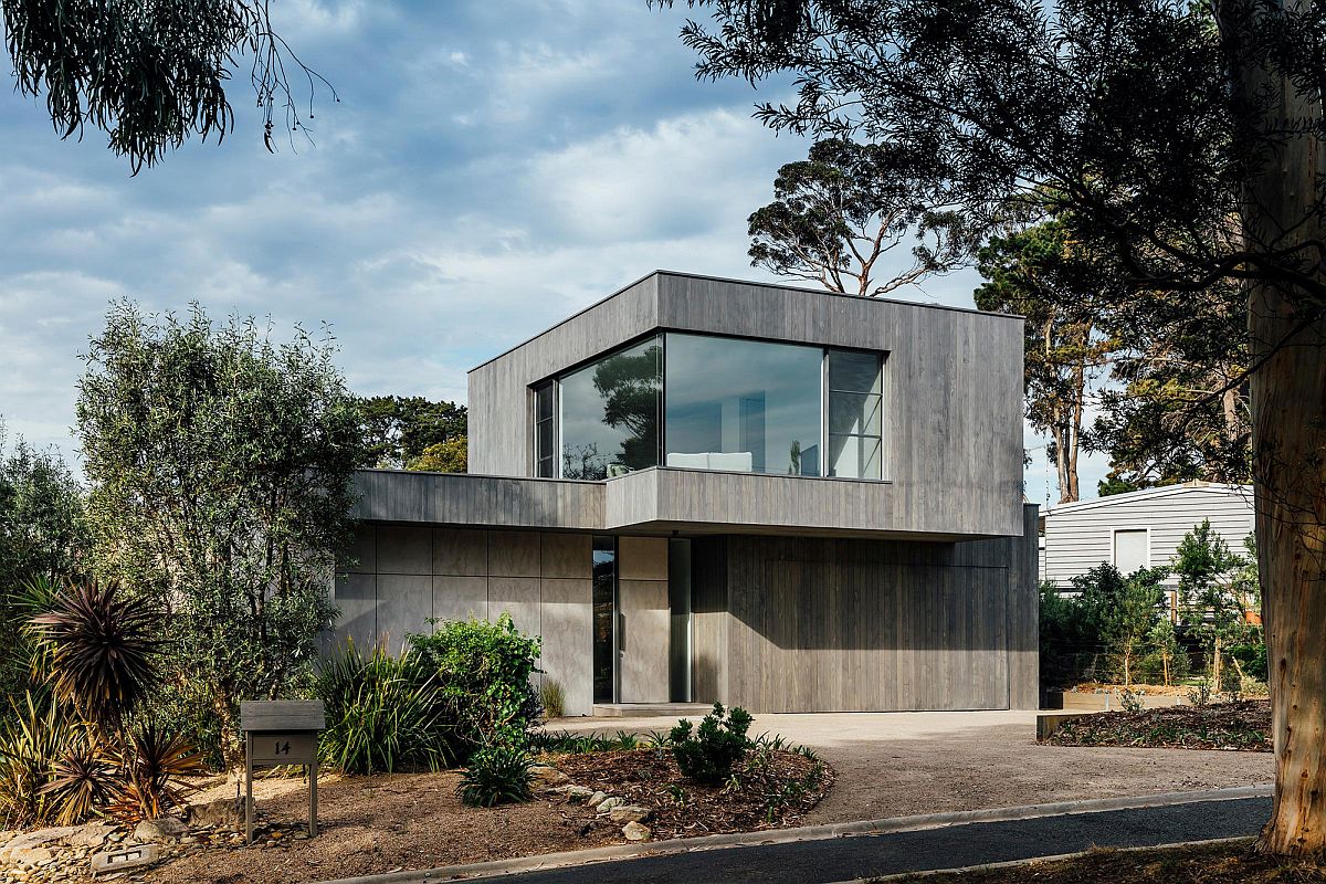 Street-view-of-the-Portsea-Beach-House-designed-by-Mitsuori-Architects-28106