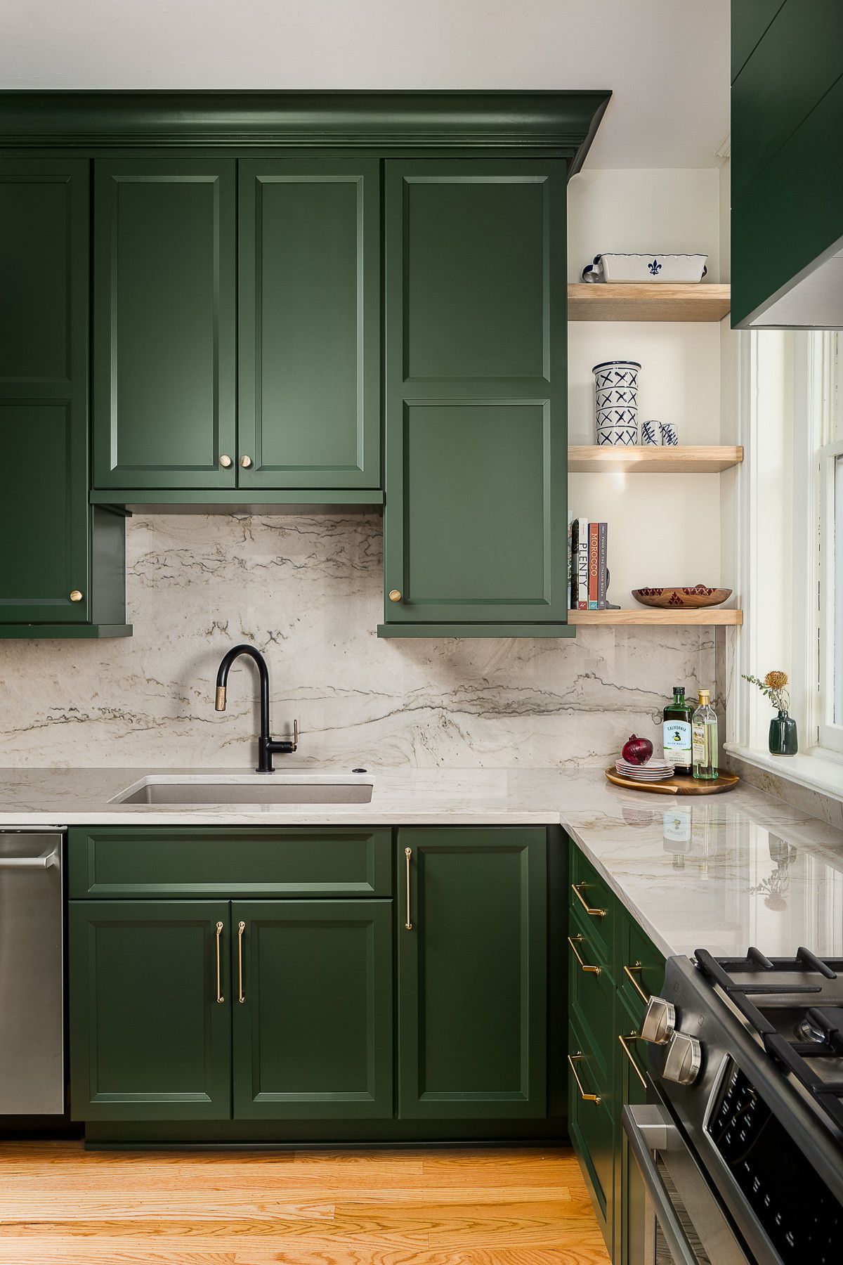 Kitchen Cabinet Colors for the Season: Welcome Spring with Trendy Hues