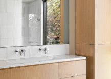 Wood-and-white-is-a-trendy-color-palette-in-the-modern-bathroom-48113-217x155