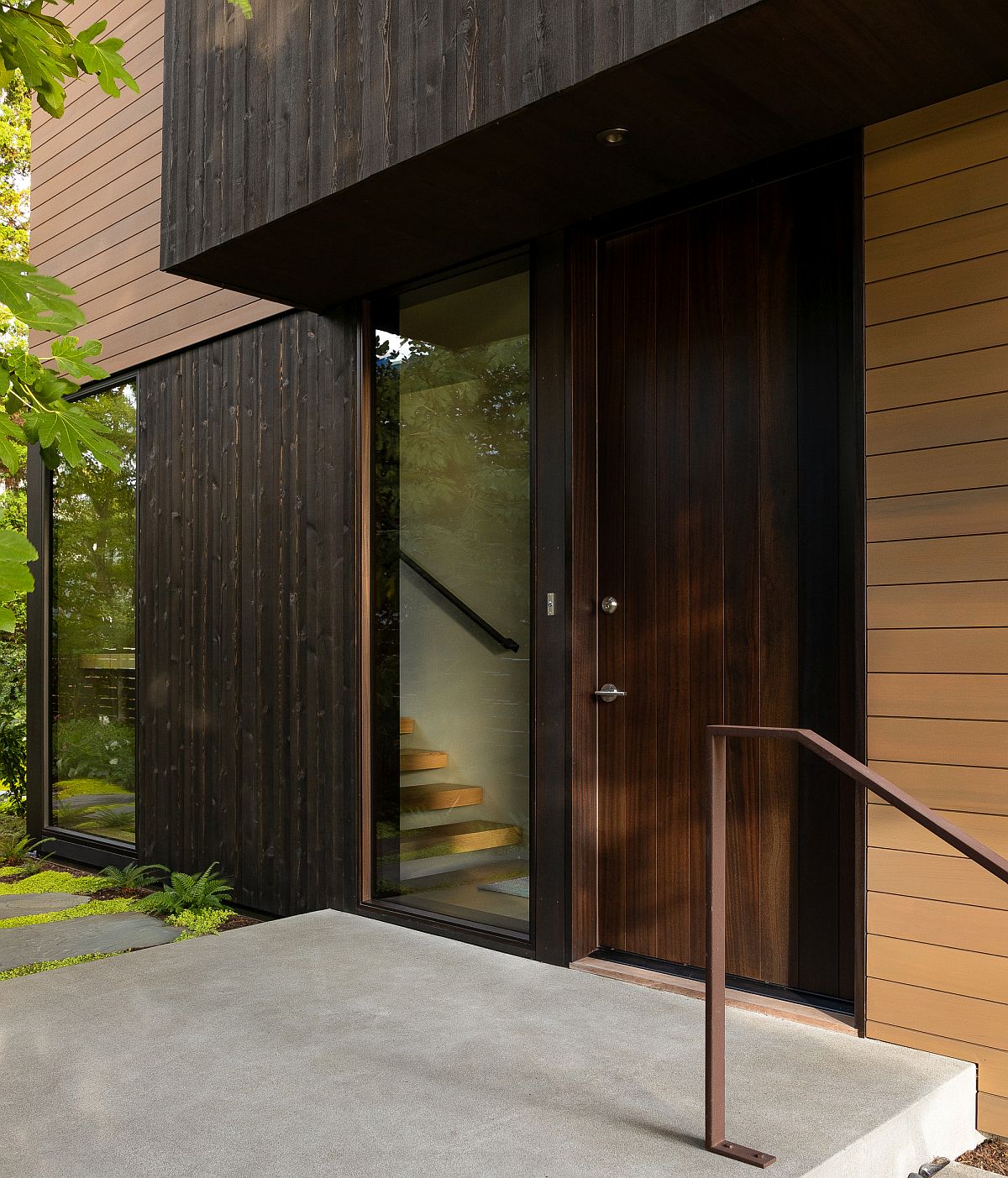 Woodsy exterior of the contemporary home in Seattle