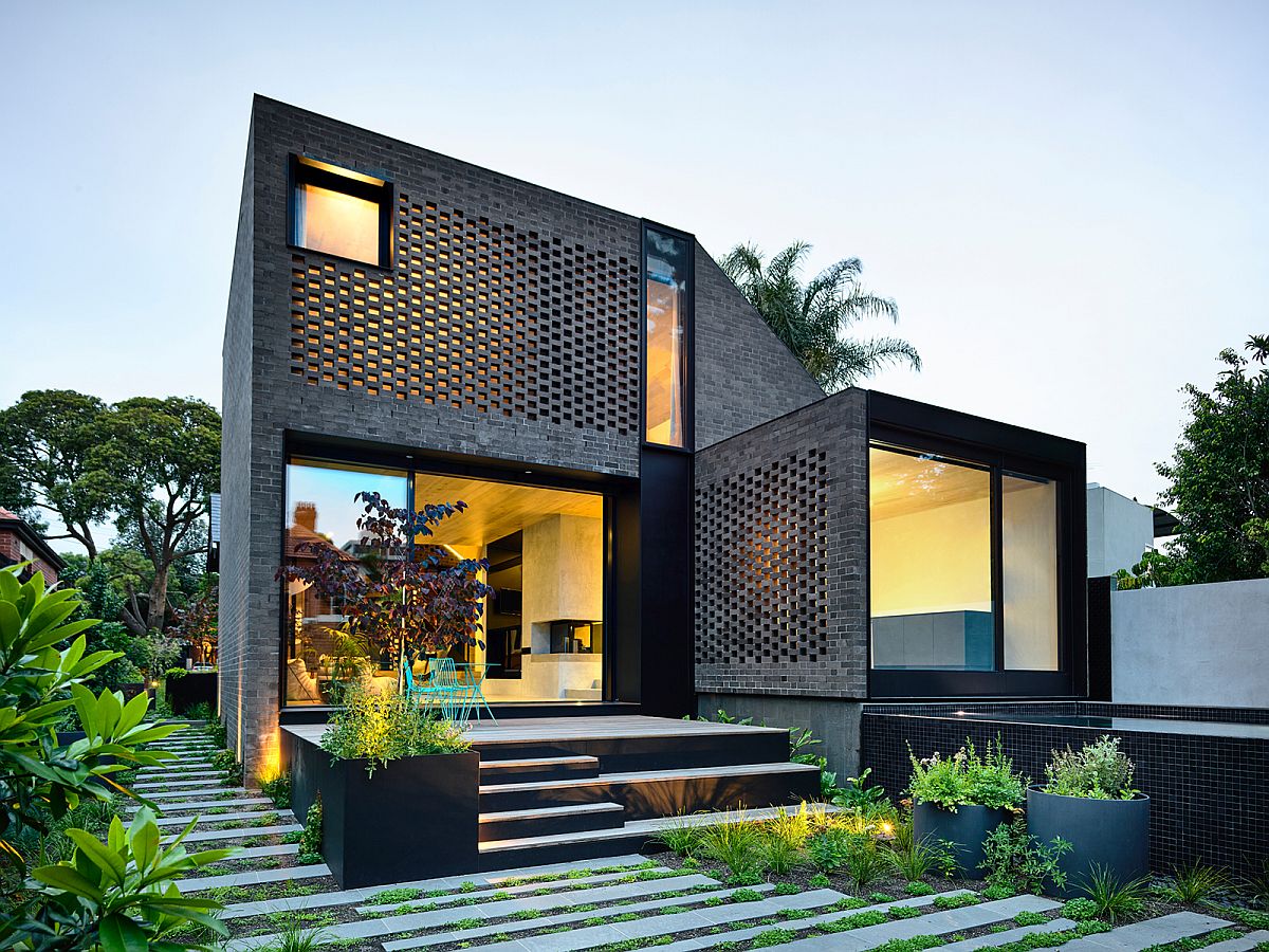 Contemporary rear addition to heritage home in the suburbs of Melborne with eye-catching brick work