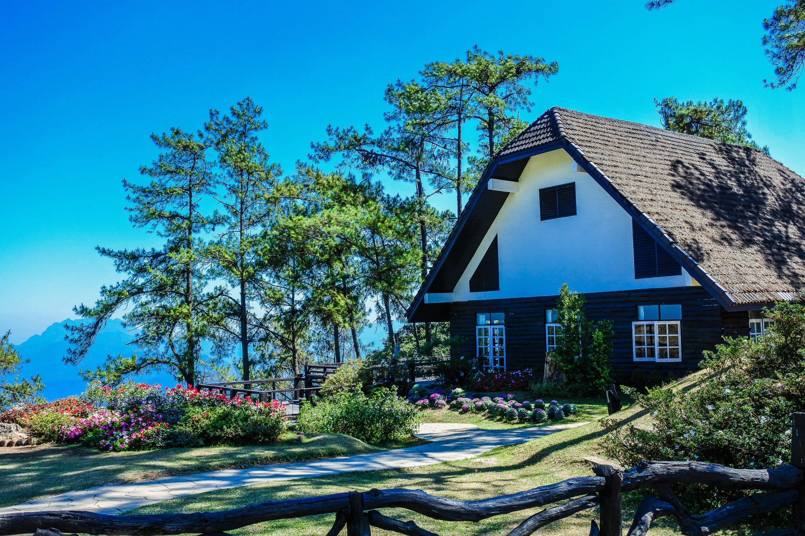 House exterior with large front yard