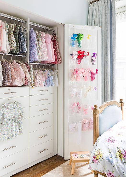 https://cdn.decoist.com/wp-content/uploads/2021/03/Nursery-Closet-97112.jpeg