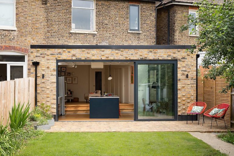 Reoriented London Home Finds a New Garden and Interior with a Relaxing ...