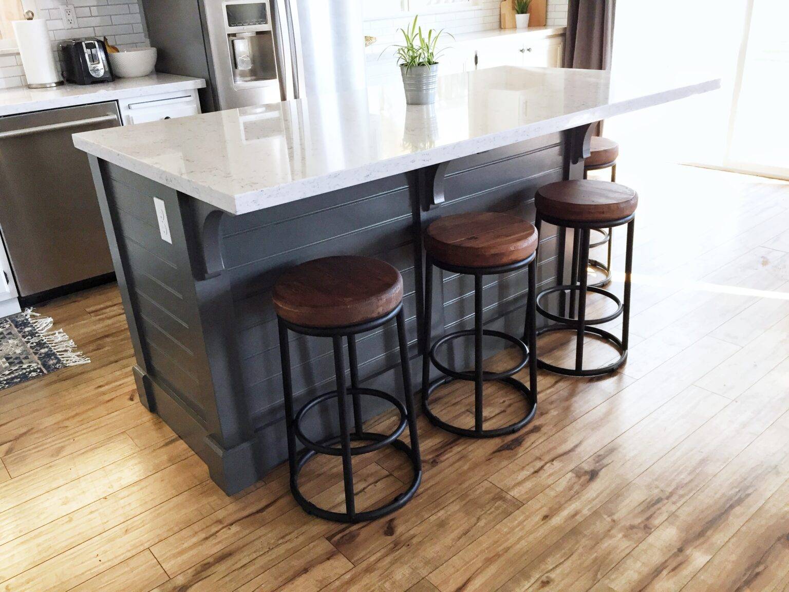 Diy Kitchen Islands To Transform Your Space, How Much Space For Stools At Kitchen Island