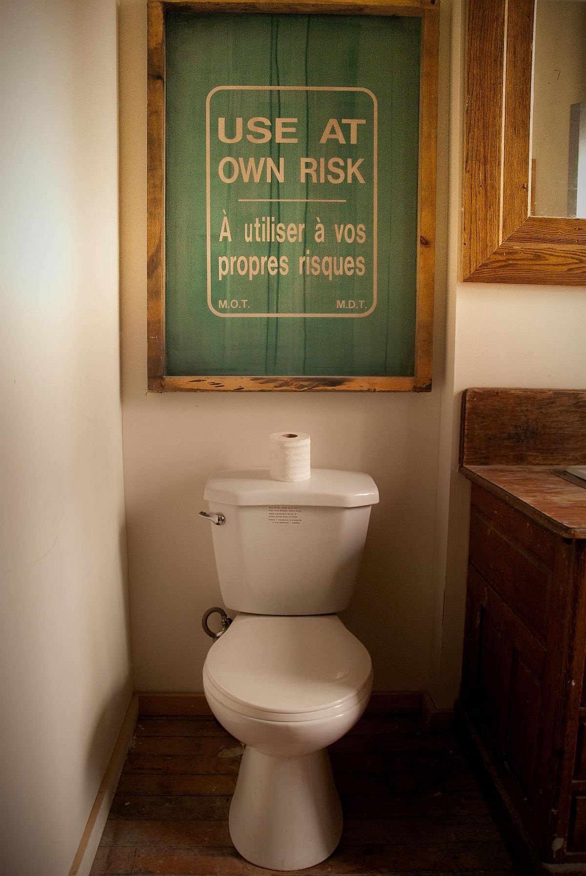 Small rustic bathroom in Toronto with a fun sign above the toilet