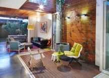 Tiny-wooden-deck-in-this-Aussie-home-feels-like-part-of-the-interior-59252-217x155