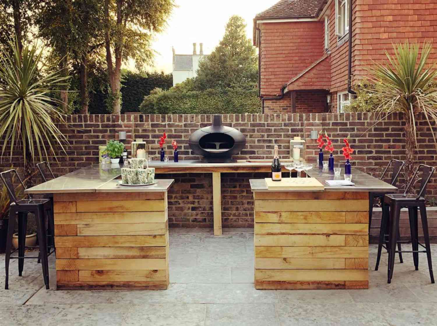 Outdoor Bar Ideas to Upgrade Your Backyard [10 Easy DIYs]