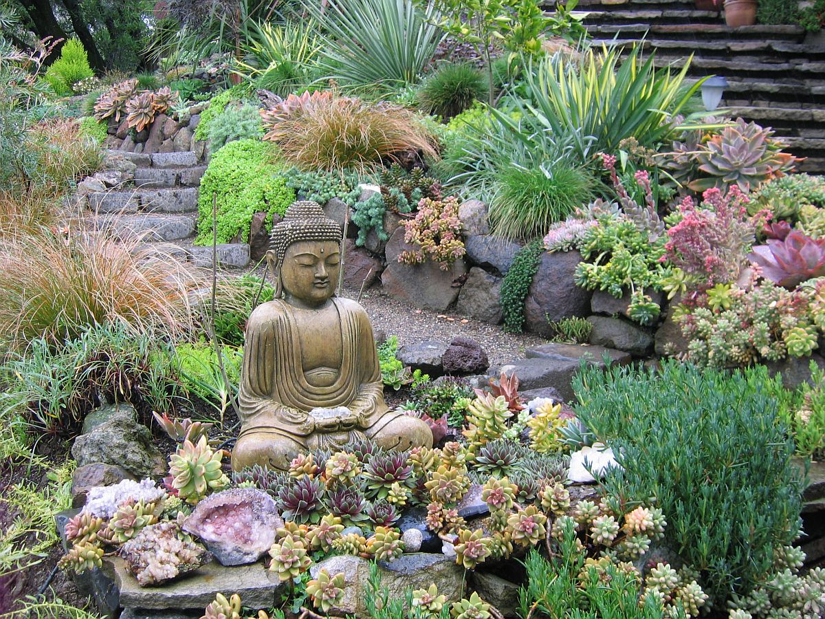 Zen garden with a relaxing little nook is perfect for the modern small garden