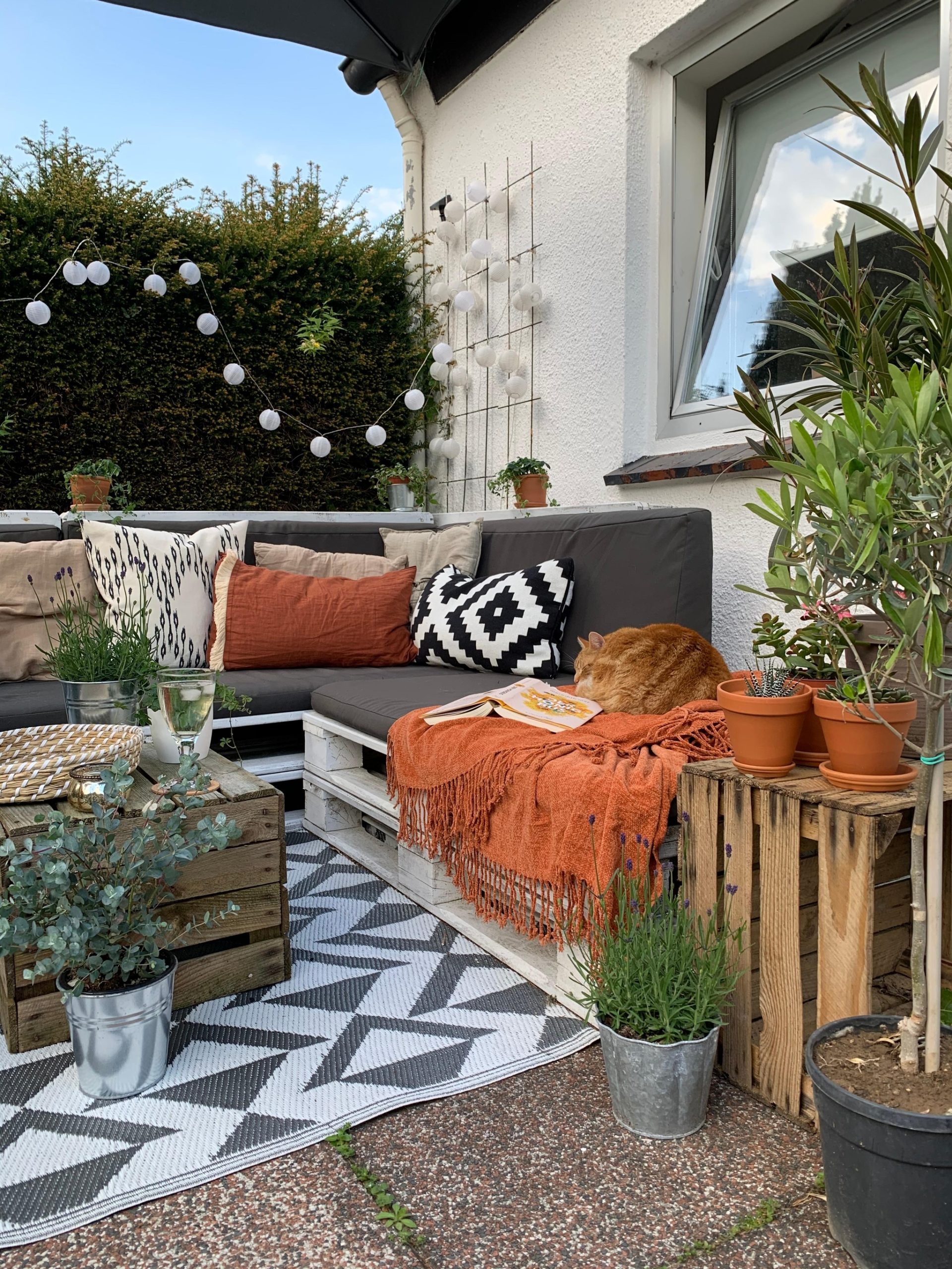 Modern Rustic Theme Patio Decor