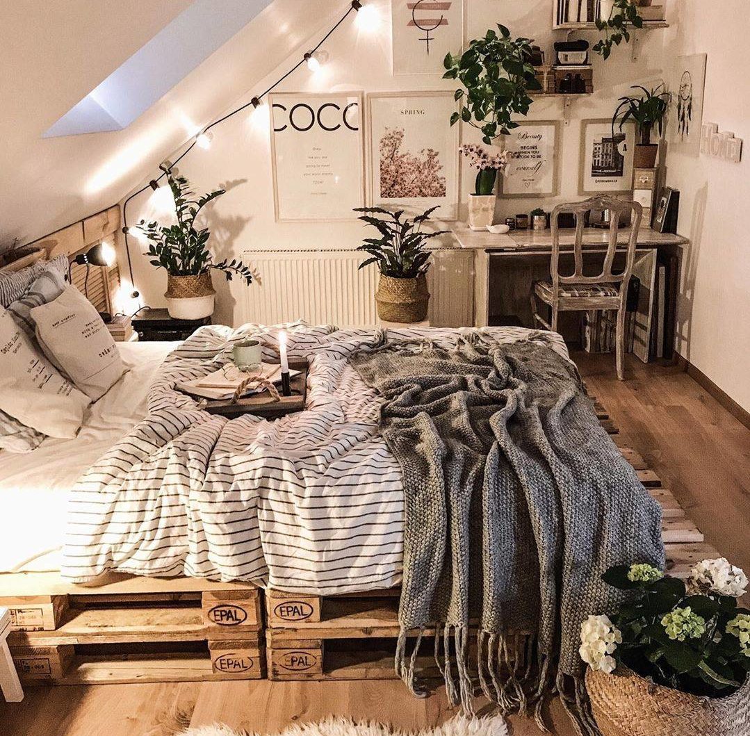 16 DIY Pallet Bed Plans for a Chic Bedroom