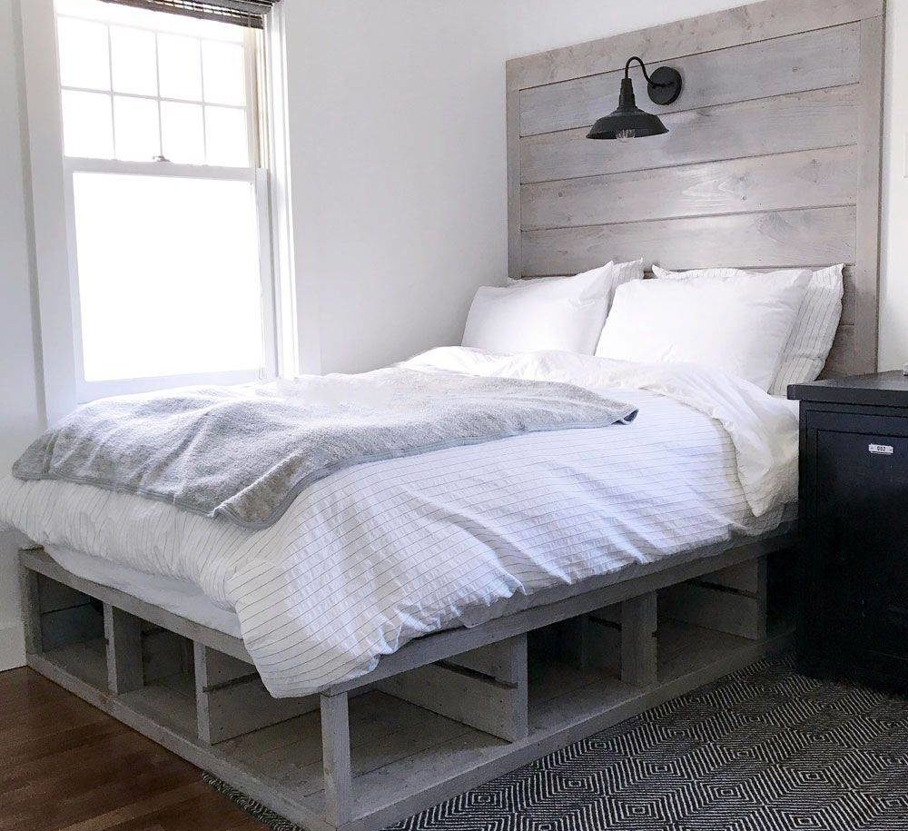 Grey Wood Pallet Bed Minimalist Design Headboard Light