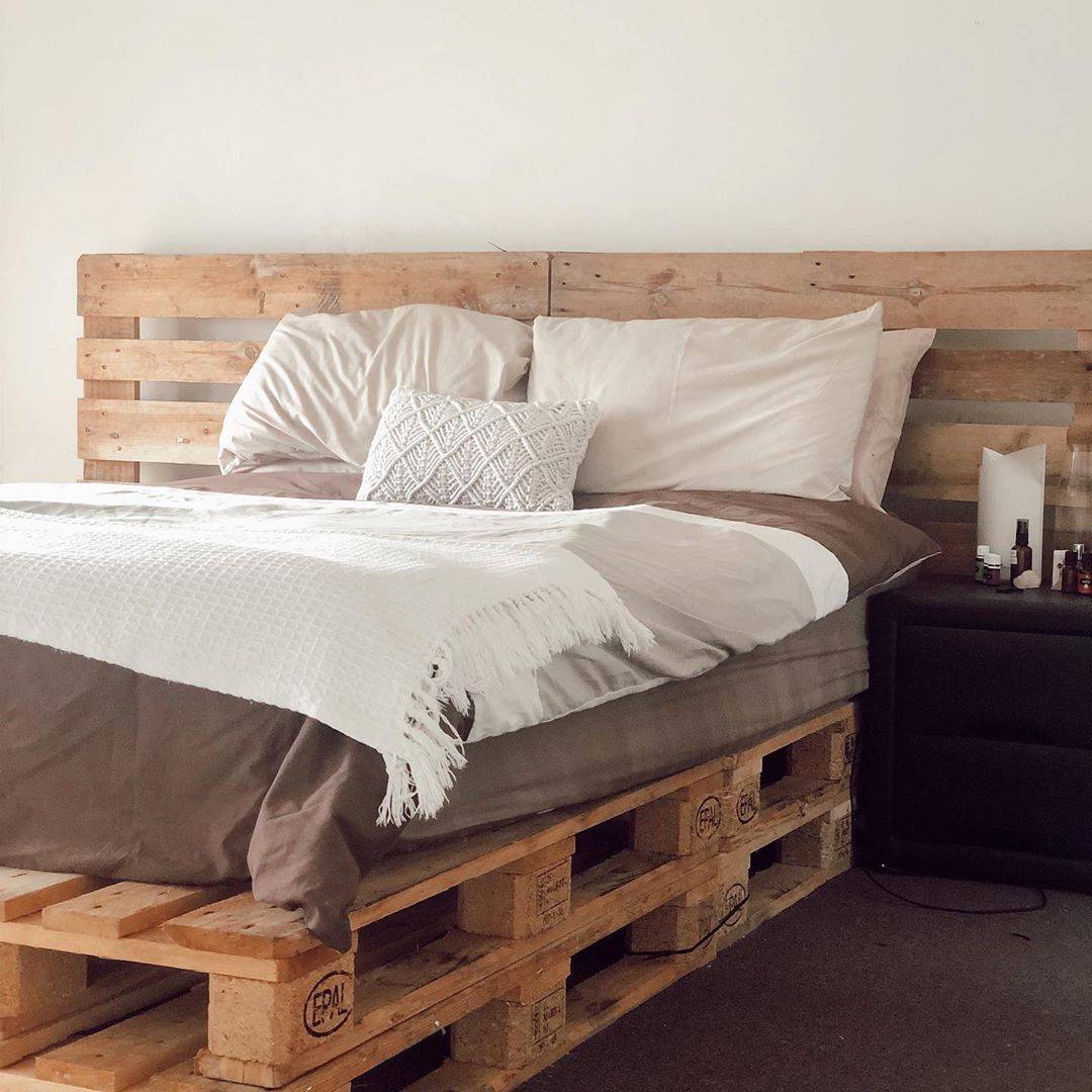 DIY Wood Pallet Bed Minimalist Decor Grey Fringe Bedding Textured Throw Pillow