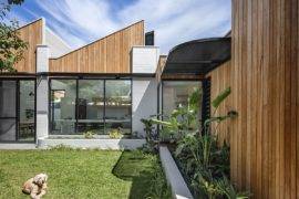 Inspired by an Art-Deco Past: Contemporary Suburban Home in Adelaide