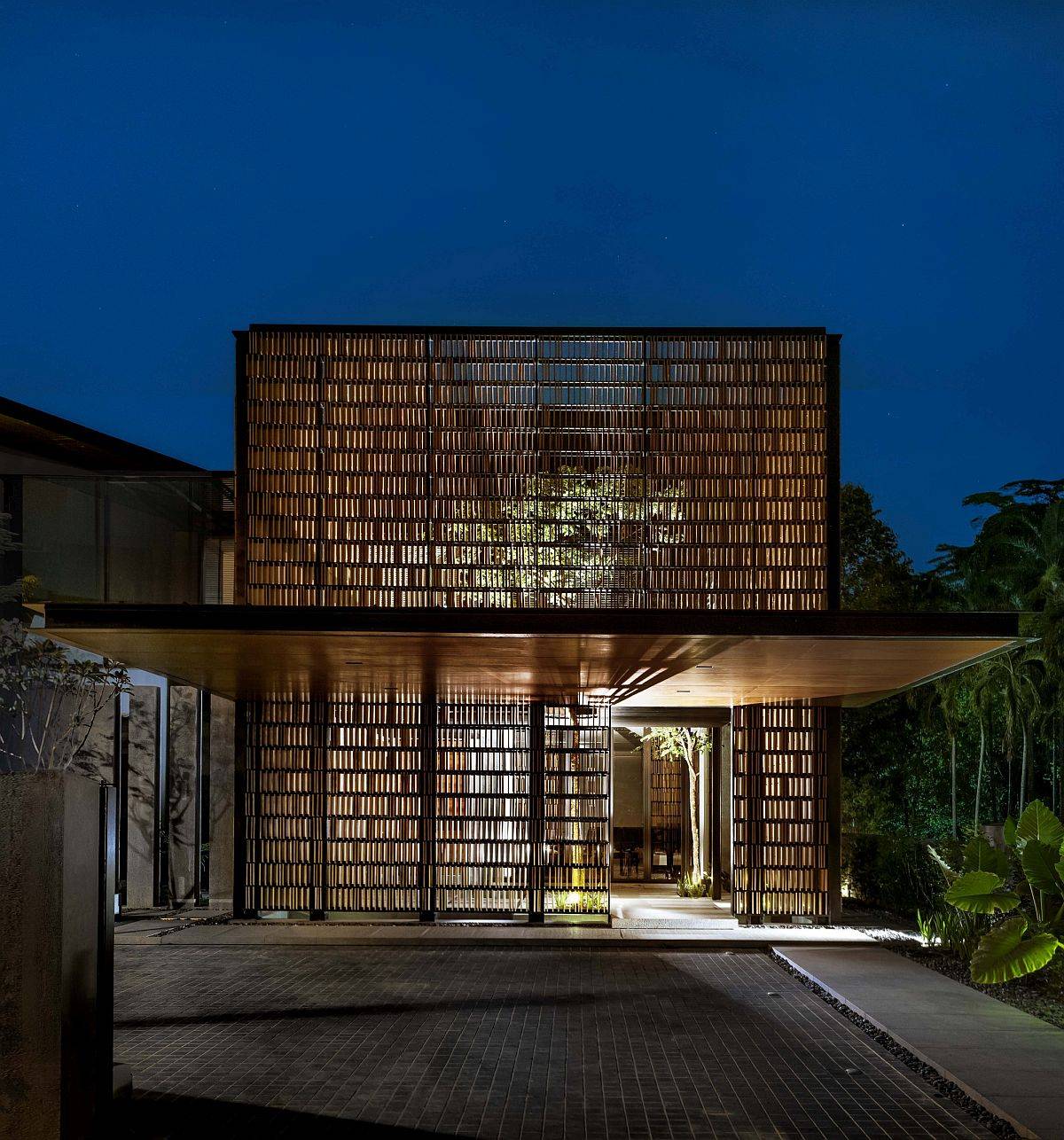 Creative and custom timber screen keeps the sun out while giving the home a unique visual appeal