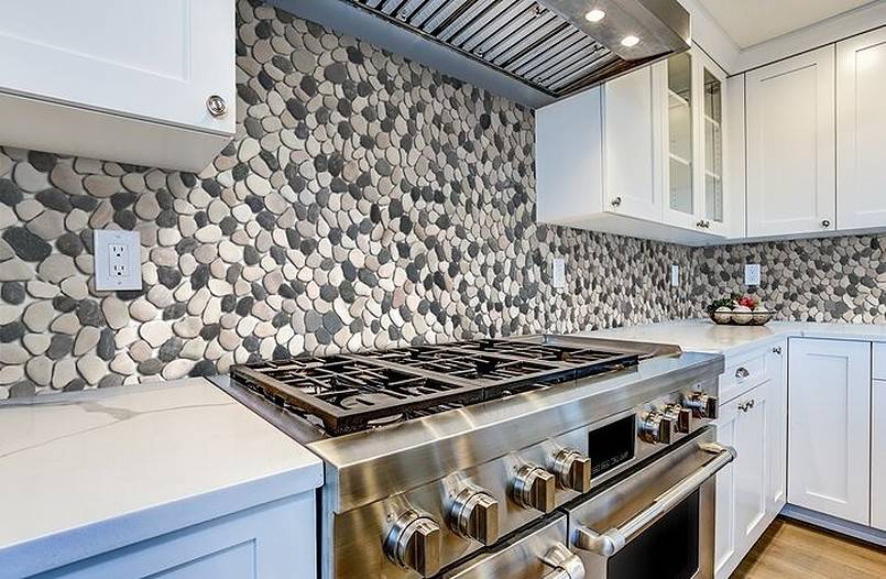 Natural stone pebbles on kitchen wall