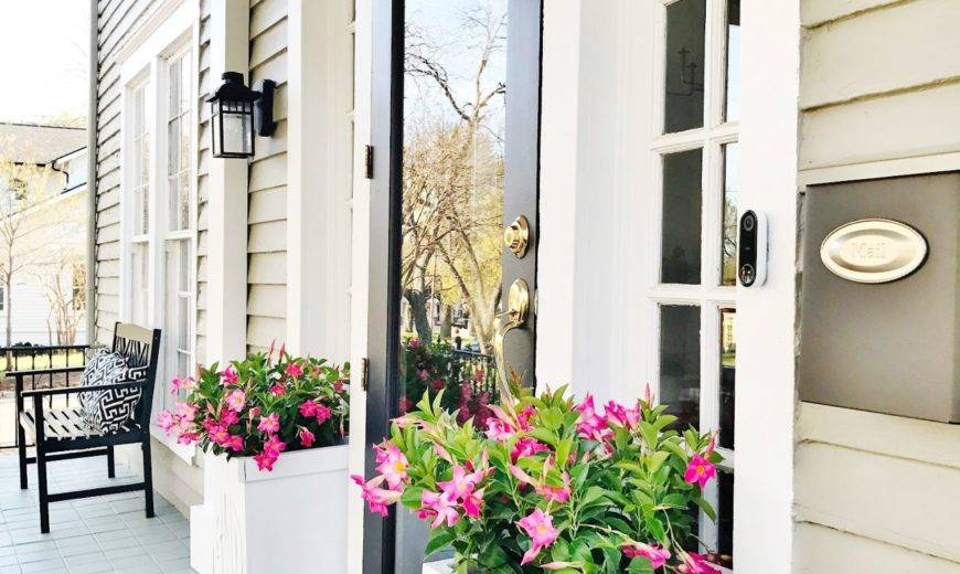 Stunning Front Door Flower Pots [11 Fabulous Ideas]