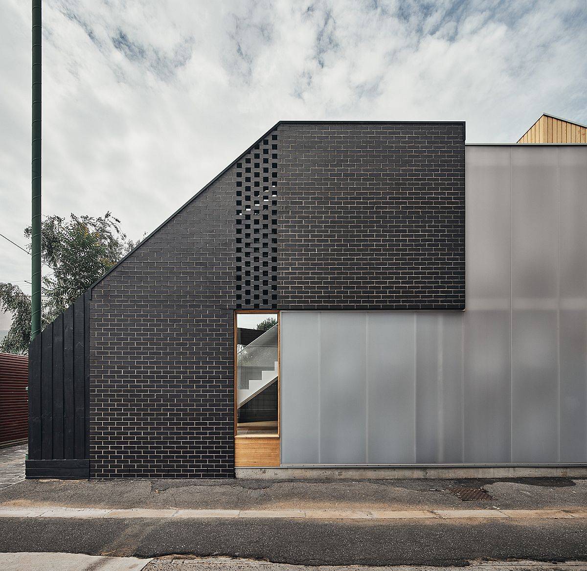 Beautiful use of polycarbonate panels brings privacy and filtered light to this Melbourne home