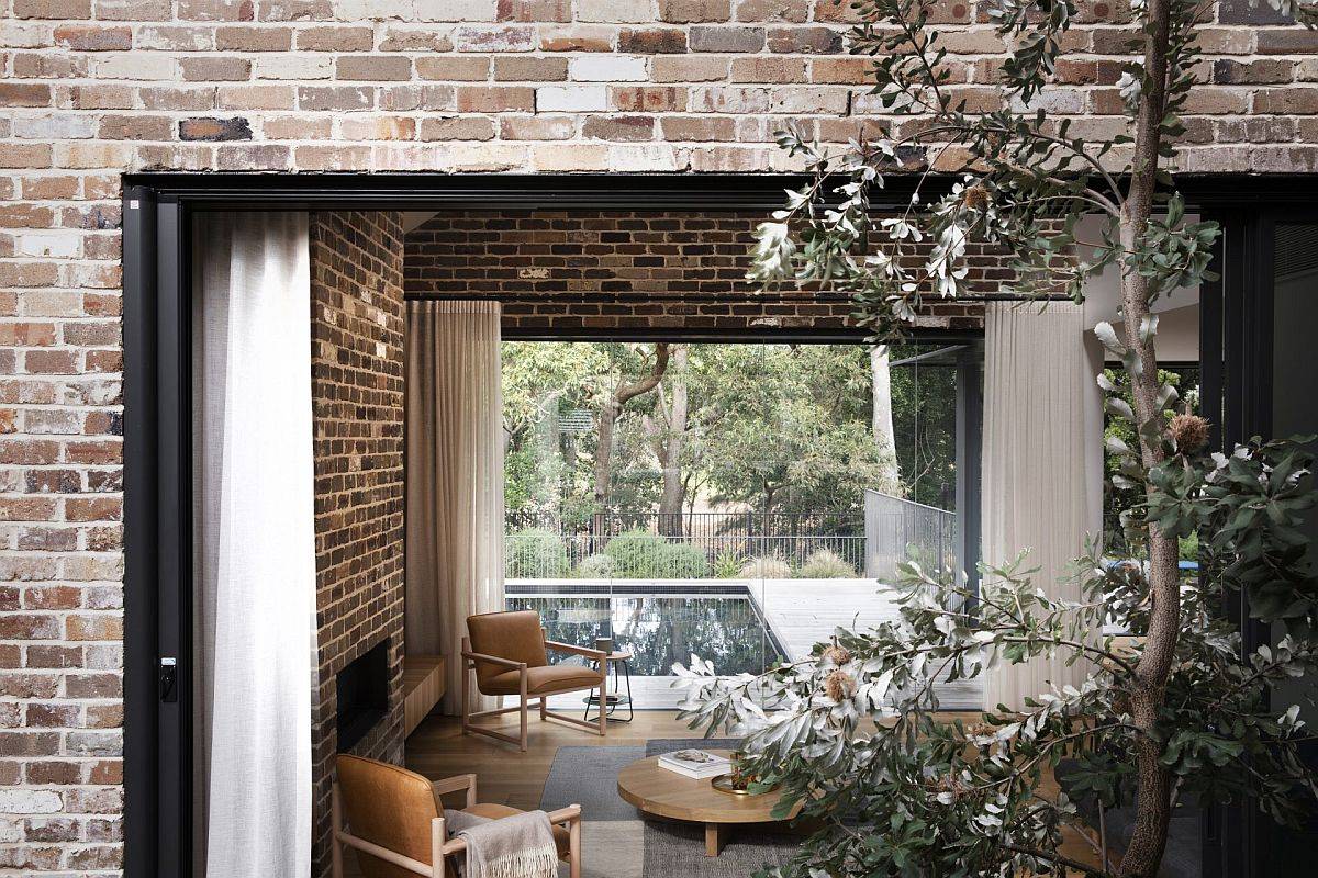 Brick, glass and wood shape the new extension of classic federation-era home