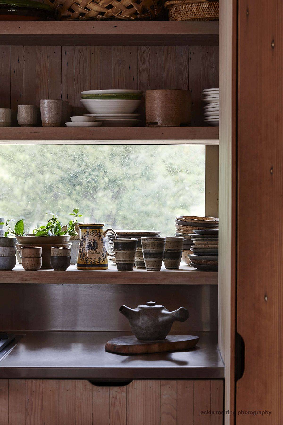 Decorating the kitchen shelf with lovely chinaware