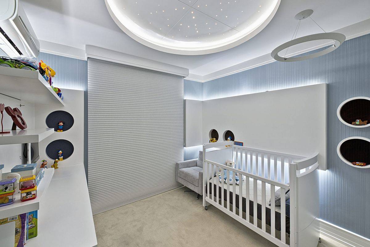 Gorgeous-baby-boy-room-in-blue-and-white-with-lovely-lighting-and-star-studded-ceiling-design-53819