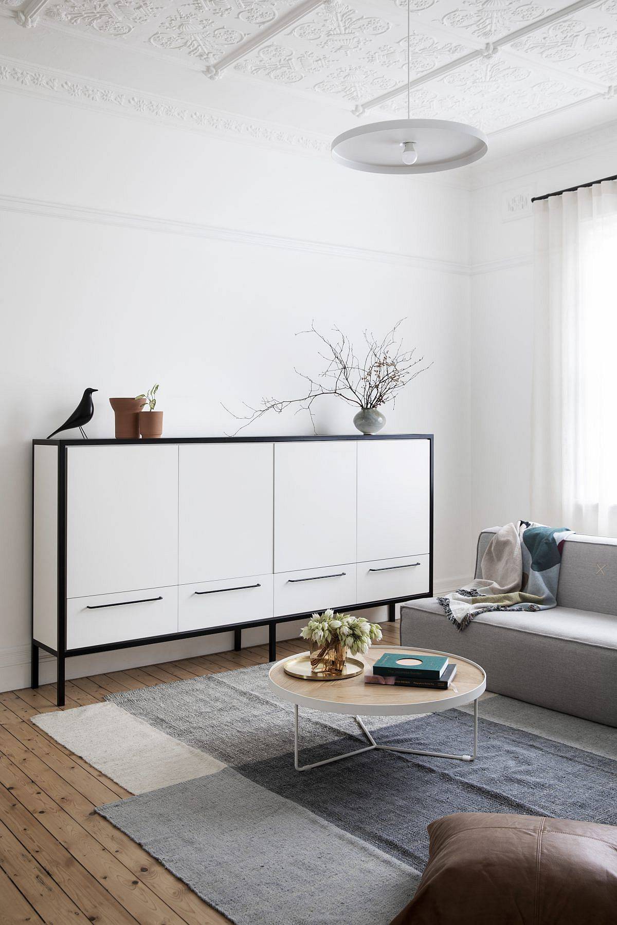 Lovely contemporary credenza for the modern living room wih ample storage space