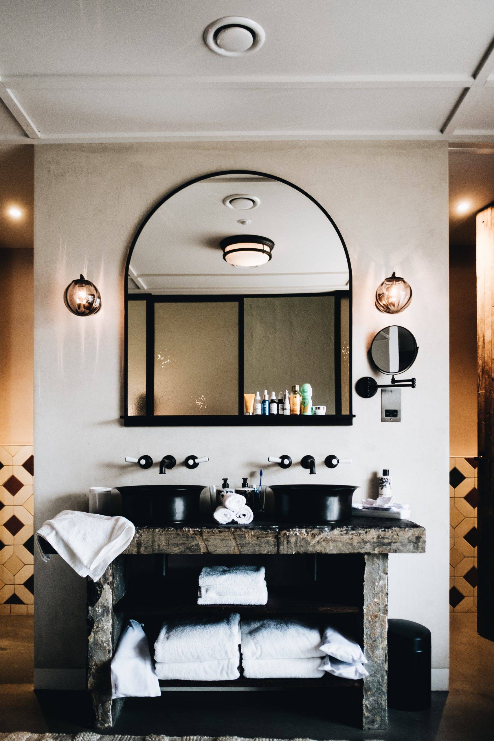 Bathroom vanity with towels