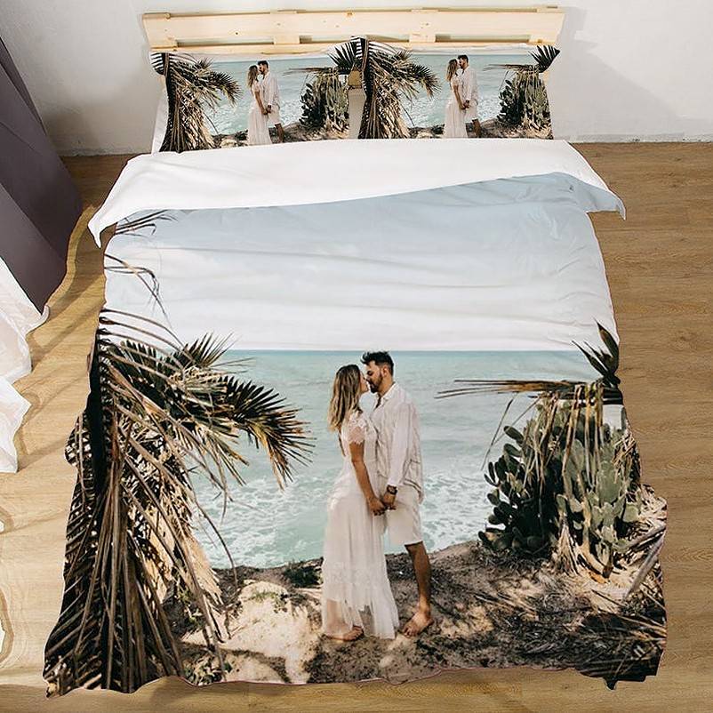 Bed sheets printed with couple kissing