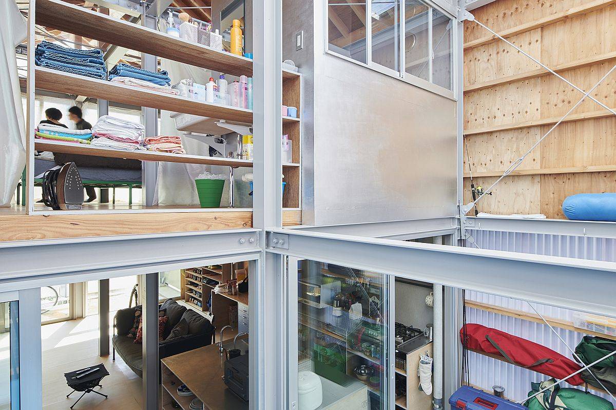 Creating multiple adaptable and felxible rooms inside the Japanese home