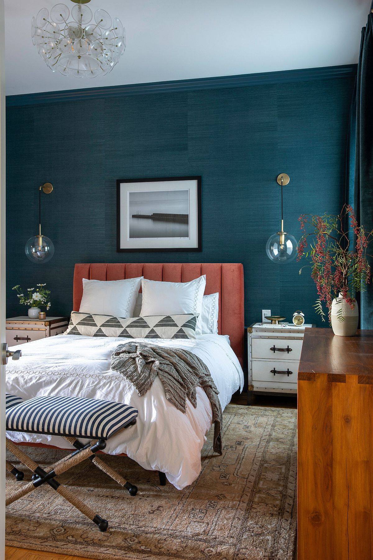 Dark-teal-accent-wall-for-the-brilliant-modern-bedroom-of-San-Franciso-home-22796